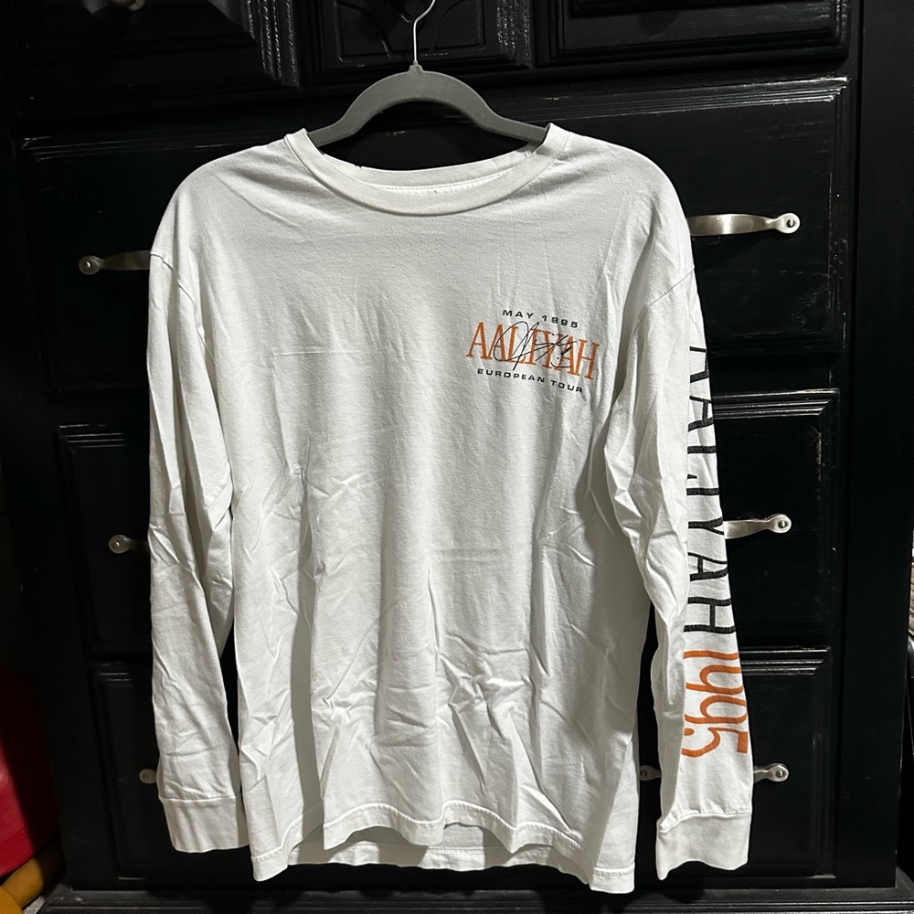 Aaliyah Long Sleeve Graphic Shirt